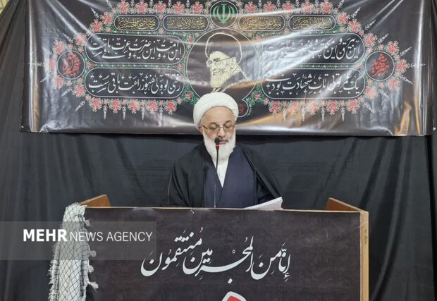 تقدیر امام جمعه آرادان از سربازان مکتب امام شهید؛ «همدلی ملی»تقویت شود