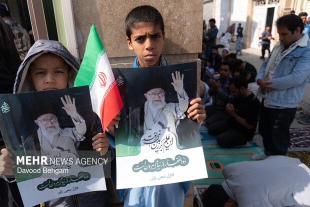 اجتماع دشمن شکن جامعه اهل سنت مشهد در پی شهادت رهبر انقلاب اسلامی