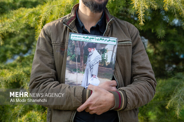 کاشت درختی به یاد «پدر امت و رهبر شهید ایران»