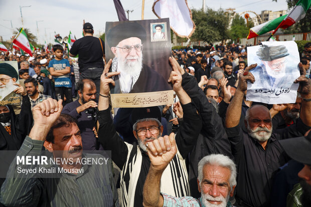 اقامه نماز جمعه تاریخی اهواز در خیابان و تشییع ۵ شهید