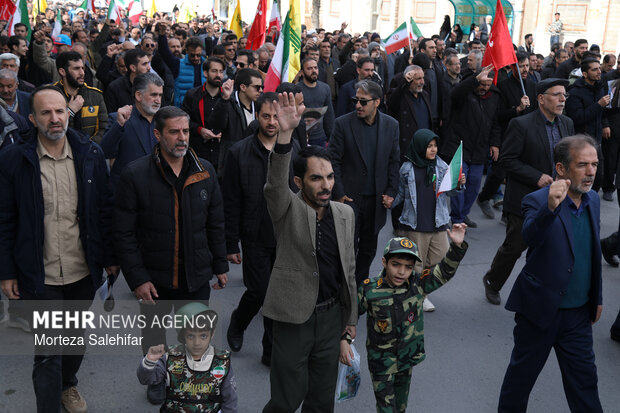 راهپیمایی مردم شهرکرد در محکومیت حملات آمریکایی - صهیونیستی