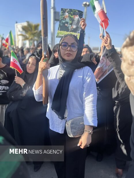 زنان و مردان کوهدشتی اسلحه به دست به میدان آمدند