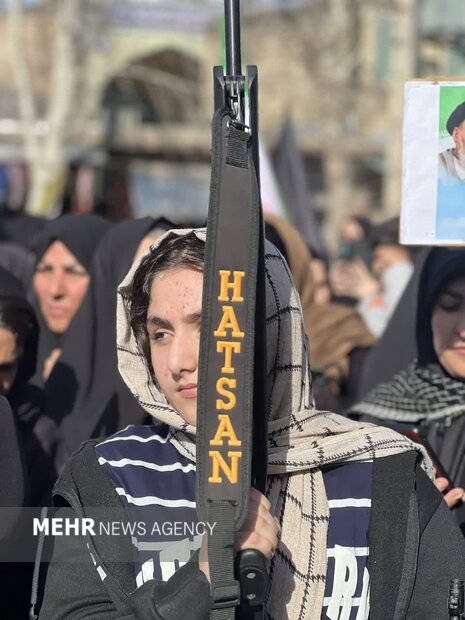 زنان و مردان کوهدشتی اسلحه به دست به میدان آمدند