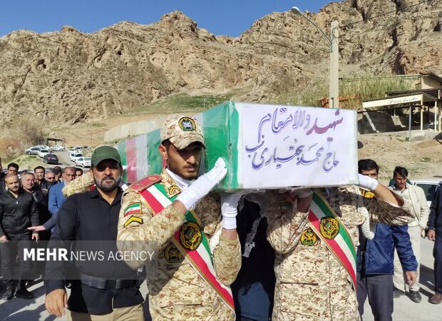 پیکر شهید «حاج محمد بختیاری» در خرم‌آباد تشییع شد+عکس
