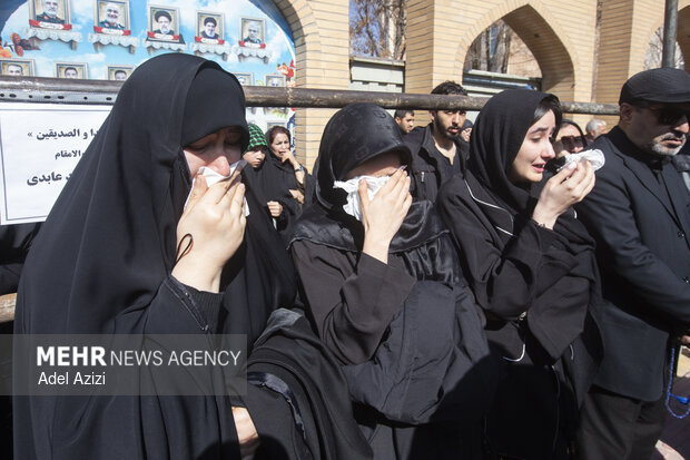 خاکسپاری پیکر مطهر شهدای مدافع وطن در اراک