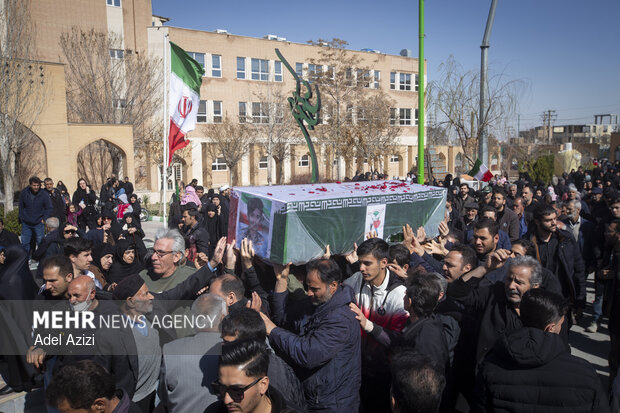 خاکسپاری پیکر مطهر شهدای مدافع وطن در اراک