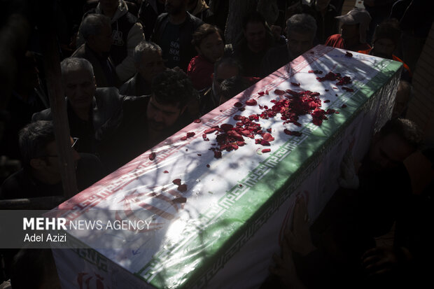 خاکسپاری پیکر مطهر شهدای مدافع وطن در اراک