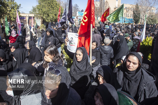 خاکسپاری پیکر مطهر شهدای مدافع وطن در اراک