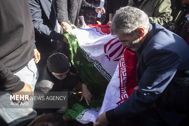 خاکسپاری پیکر مطهر شهدای مدافع وطن در اراک