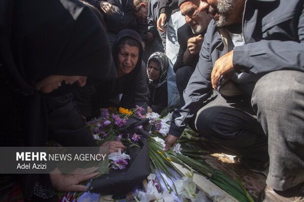 خاکسپاری پیکر مطهر شهدای مدافع وطن در اراک