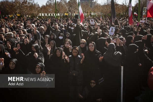 خاکسپاری پیکر مطهر شهدای مدافع وطن در اراک