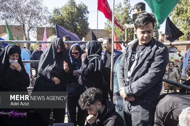 خاکسپاری پیکر مطهر شهدای مدافع وطن در اراک