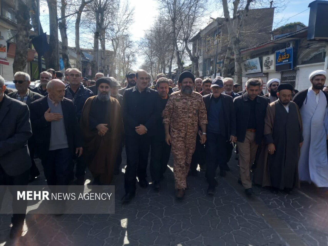 خروش نمازگزاران لاهیجانی در پی خونخواهی رهبر شهید انقلاب