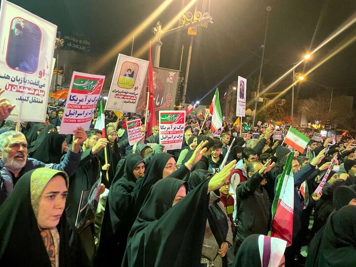 مردم بجنورد میدان را رها نمی‌کنند