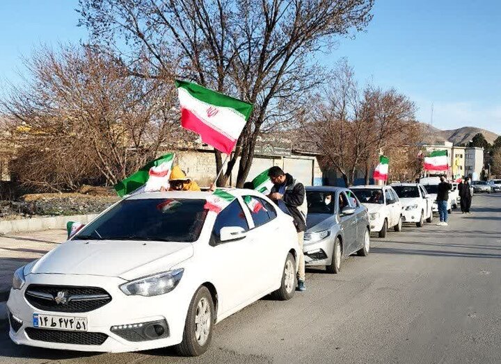 حرکت کاروان خودرویی در سنندج