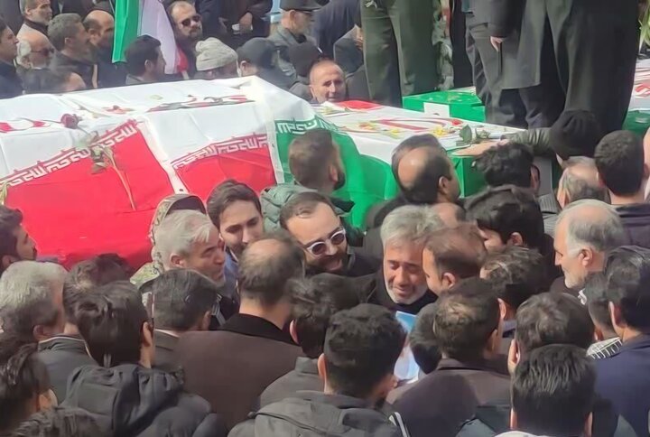 پیکر پاک هفت شهید مدافع امنیت در شبستر تشییع شد