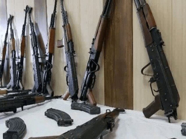 انهدام باند قاچاق سلاح در مریوان؛ کشف ۱۰ قبضه کلاشینکف