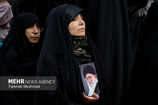 تجمع جمعی از بانوان تهرانی در اعلام انزجار از جنایات آمریکا و رژیم صهیونیستی