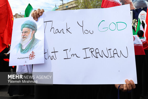 تجمع جمعی از بانوان تهرانی در اعلام انزجار از جنایات آمریکا و رژیم صهیونیستی