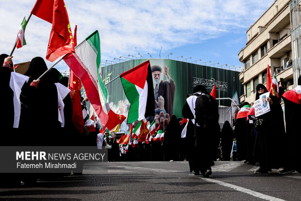 تجمع بانوان تهرانی در اعلام انزجار از جنایات آمریکا و رژیم صهیونیستی