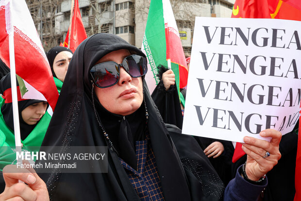 تجمع جمعی از بانوان تهرانی در اعلام انزجار از جنایات آمریکا و رژیم صهیونیستی