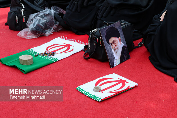 تجمع جمعی از بانوان تهرانی در اعلام انزجار از جنایات آمریکا و رژیم صهیونیستی