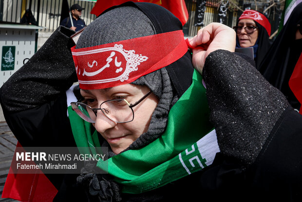 تجمع جمعی از بانوان تهرانی در اعلام انزجار از جنایات آمریکا و رژیم صهیونیستی