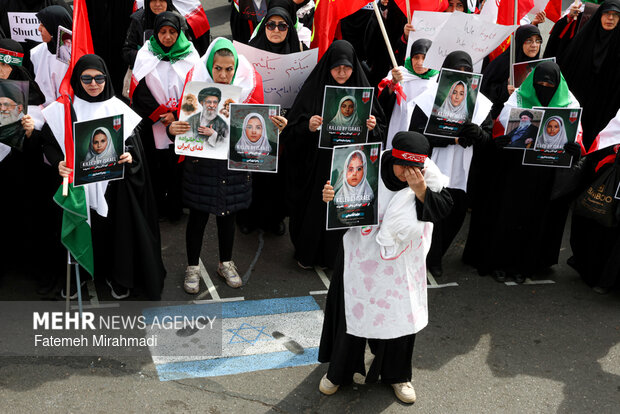 تجمع جمعی از بانوان تهرانی در اعلام انزجار از جنایات آمریکا و رژیم صهیونیستی
