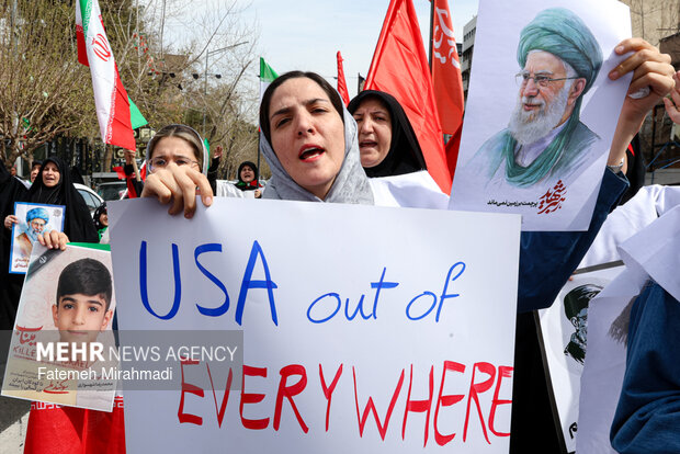 تجمع جمعی از بانوان تهرانی در اعلام انزجار از جنایات آمریکا و رژیم صهیونیستی