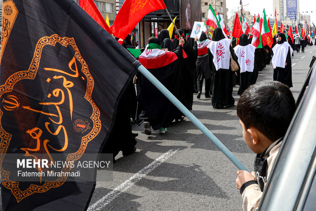 تجمع جمعی از بانوان تهرانی در اعلام انزجار از جنایات آمریکا و رژیم صهیونیستی