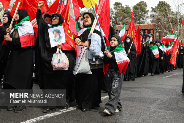 تجمع جمعی از بانوان تهرانی در اعلام انزجار از جنایات آمریکا و رژیم صهیونیستی