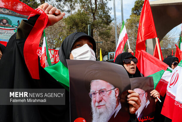 تجمع جمعی از بانوان تهرانی در اعلام انزجار از جنایات آمریکا و رژیم صهیونیستی