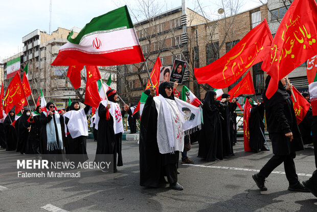 تجمع جمعی از بانوان تهرانی در اعلام انزجار از جنایات آمریکا و رژیم صهیونیستی