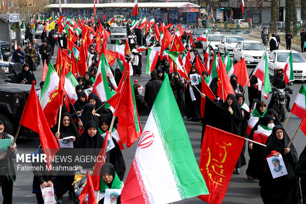 تجمع جمعی از بانوان تهرانی در اعلام انزجار از جنایات آمریکا و رژیم صهیونیستی