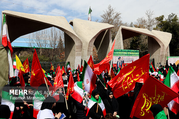 تجمع جمعی از بانوان تهرانی در اعلام انزجار از جنایات آمریکا و رژیم صهیونیستی
