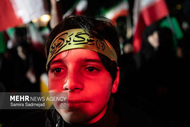 عزاداری و تجمع مردمی در سوگ رهبر شهید در میدان تجریش تهران