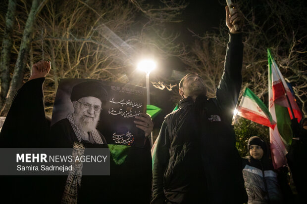 عزاداری و تجمع مردمی در سوگ رهبر شهید در میدان تجریش تهران