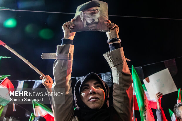 عزاداری و تجمع مردمی در سوگ رهبر شهید در میدان تجریش تهران