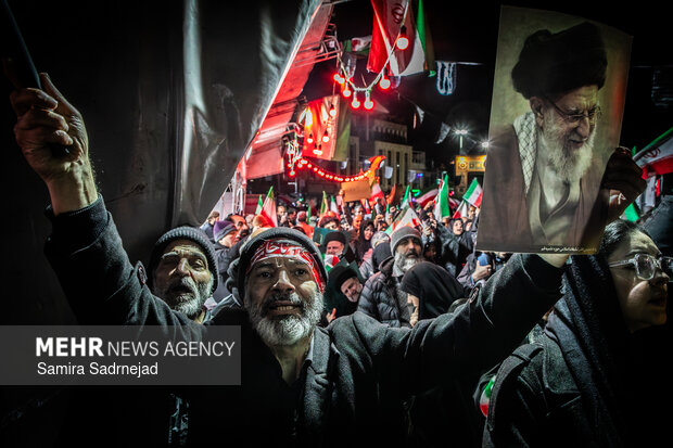 عزاداری و تجمع مردمی در سوگ رهبر شهید در میدان تجریش تهران