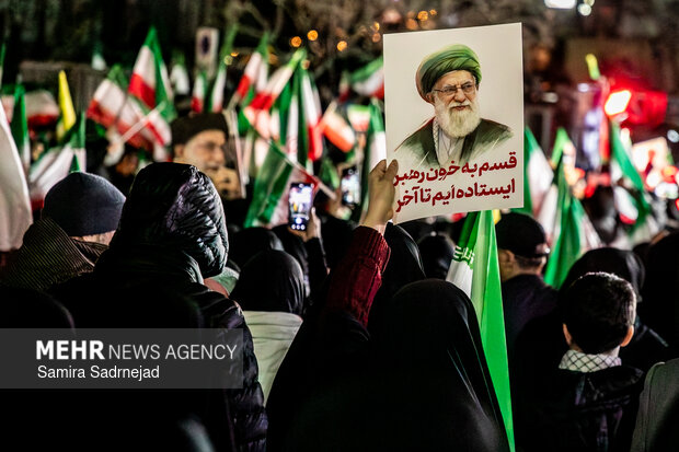 عزاداری و تجمع مردمی در سوگ رهبر شهید در میدان تجریش تهران