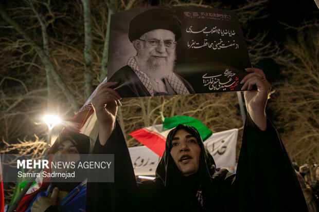 عزاداری و تجمع مردمی در سوگ رهبر شهید در میدان تجریش تهران