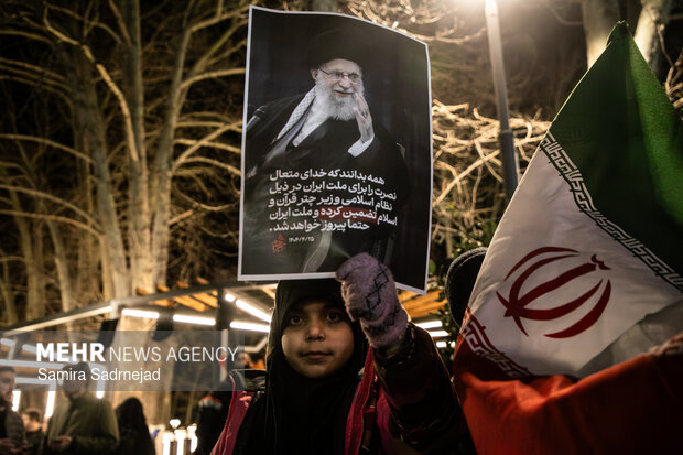 عزاداری و تجمع مردمی در سوگ رهبر شهید در میدان تجریش تهران