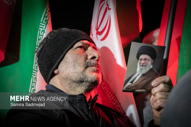 عزاداری و تجمع مردمی در سوگ رهبر شهید در میدان تجریش تهران