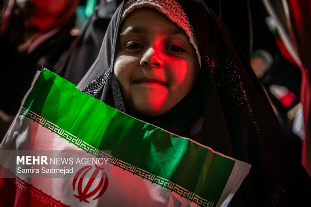 عزاداری و تجمع مردمی در سوگ رهبر شهید در میدان تجریش تهران