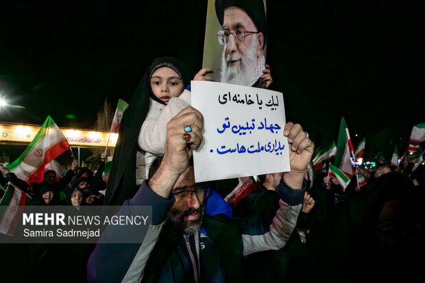 عزاداری و تجمع مردمی در سوگ رهبر شهید در میدان تجریش تهران