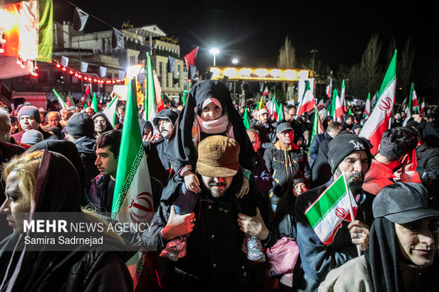 عزاداری و تجمع مردمی در سوگ رهبر شهید در میدان تجریش تهران