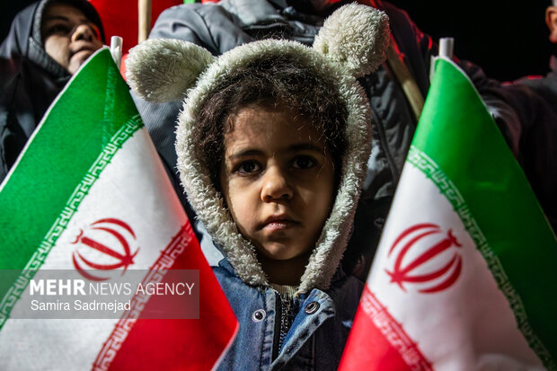 عزاداری و تجمع مردمی در سوگ رهبر شهید در میدان تجریش تهران