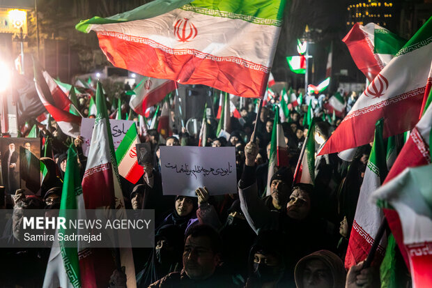 عزاداری و تجمع مردمی در سوگ رهبر شهید در میدان تجریش تهران