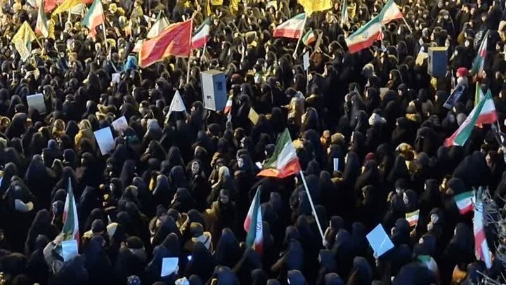 اجتماع شبانه مردم دلفان در شب سی و دوم