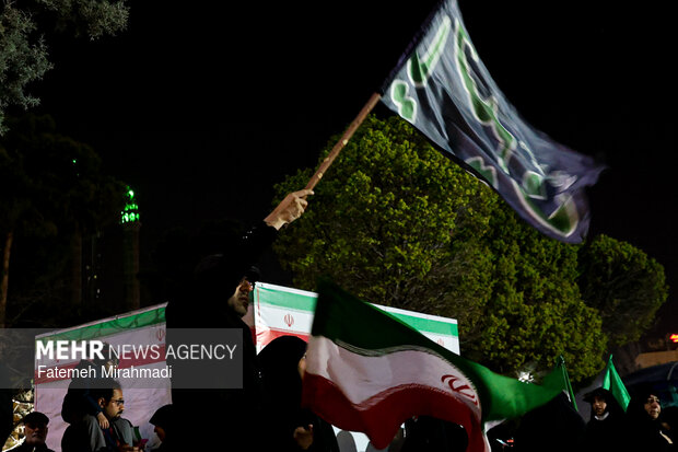 عزاداری و تجمع مردمی در سوگ رهبر شهید در میدان نبوت تهران